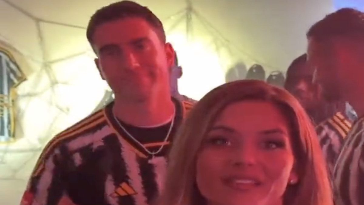 Vlahovic showman: lo sfottò alla presentatrice è tutto da ridere - VIDEO 36 Dusan Vlahovic