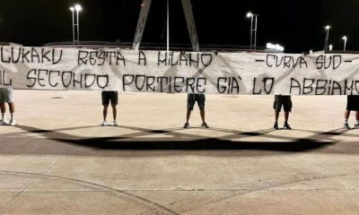 striscione lukaku juve