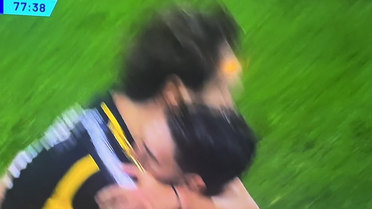 Vlahovic sostituito: manata sulla panchina, poi l'abbraccio con Chiesa 36 Chiesa Vlahovic