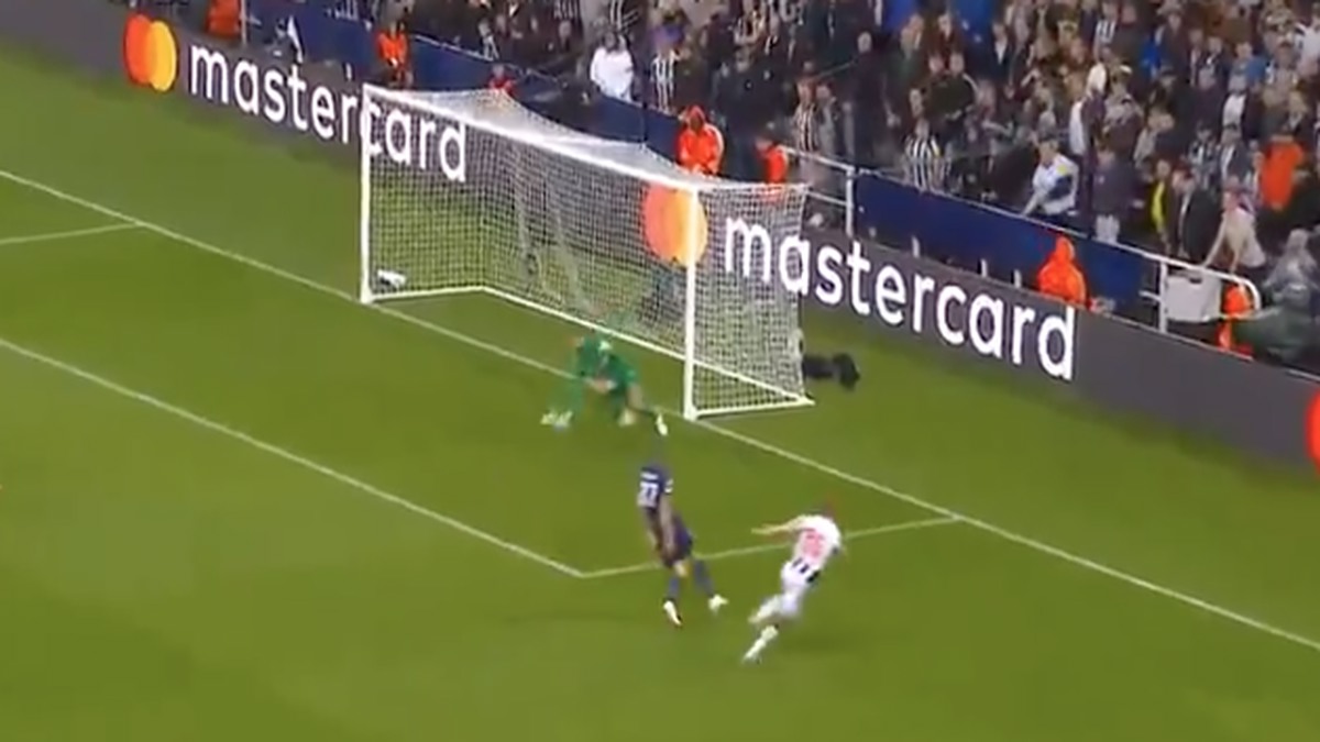 Donnarumma, ma che combini? Clamoroso l'errore in Champions con il Newcastle - VIDEO 36 Papera Donnarumma