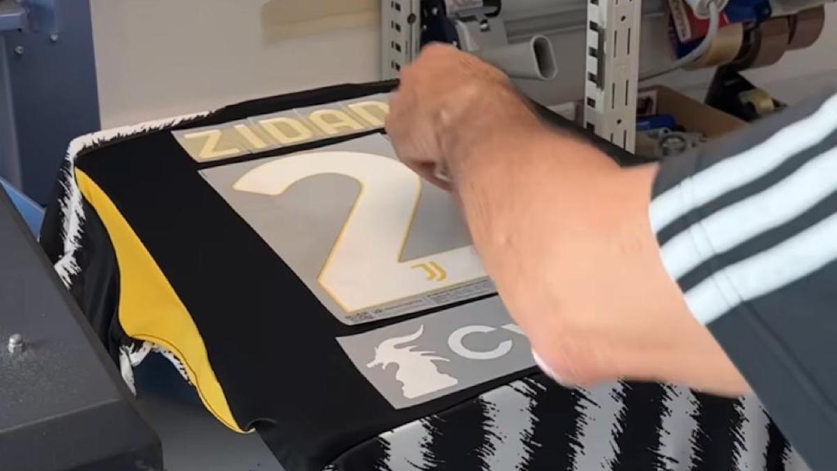 Juventus, stampata la maglia di Zidane: cosa succede - VIDEO 36 maglia-zidane-juventus