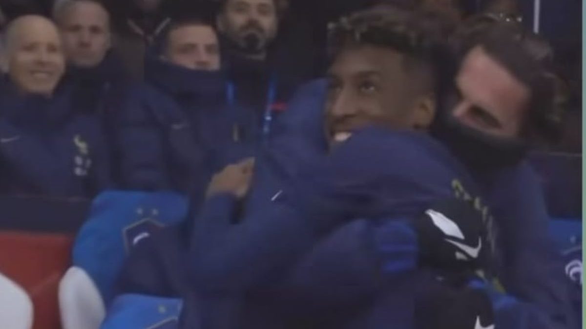Rabiot abbracciato da Coman: Adrien esulta con l'ex Juve dopo il gol - FOTO 36 rabiot coman abbraccio jpg e1697635708435