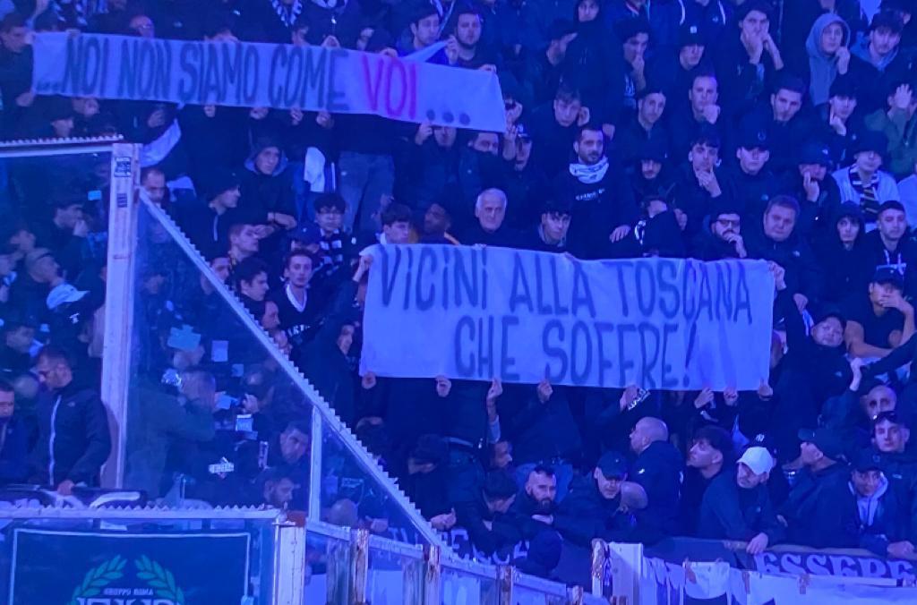 Fiorentina Juve, striscione bianconero: «Vicini alla Toscana