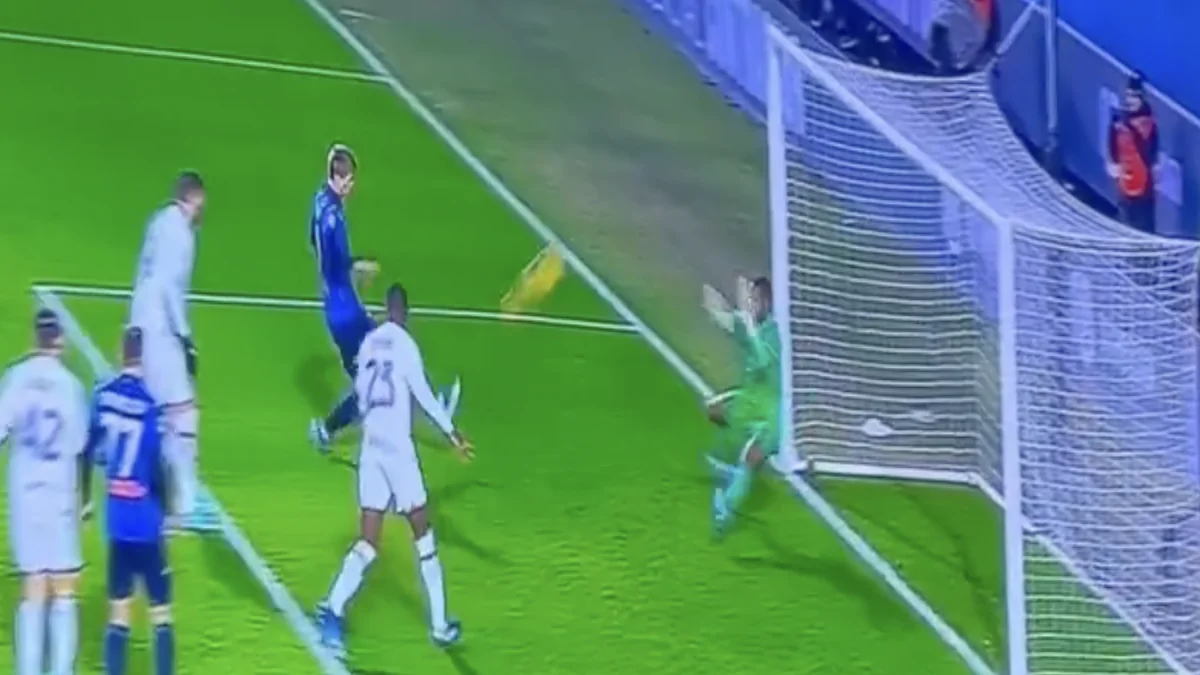 De Ketelaere grazia il Milan: clamoroso errore sotto porta del belga - VIDEO 36 cdk errore