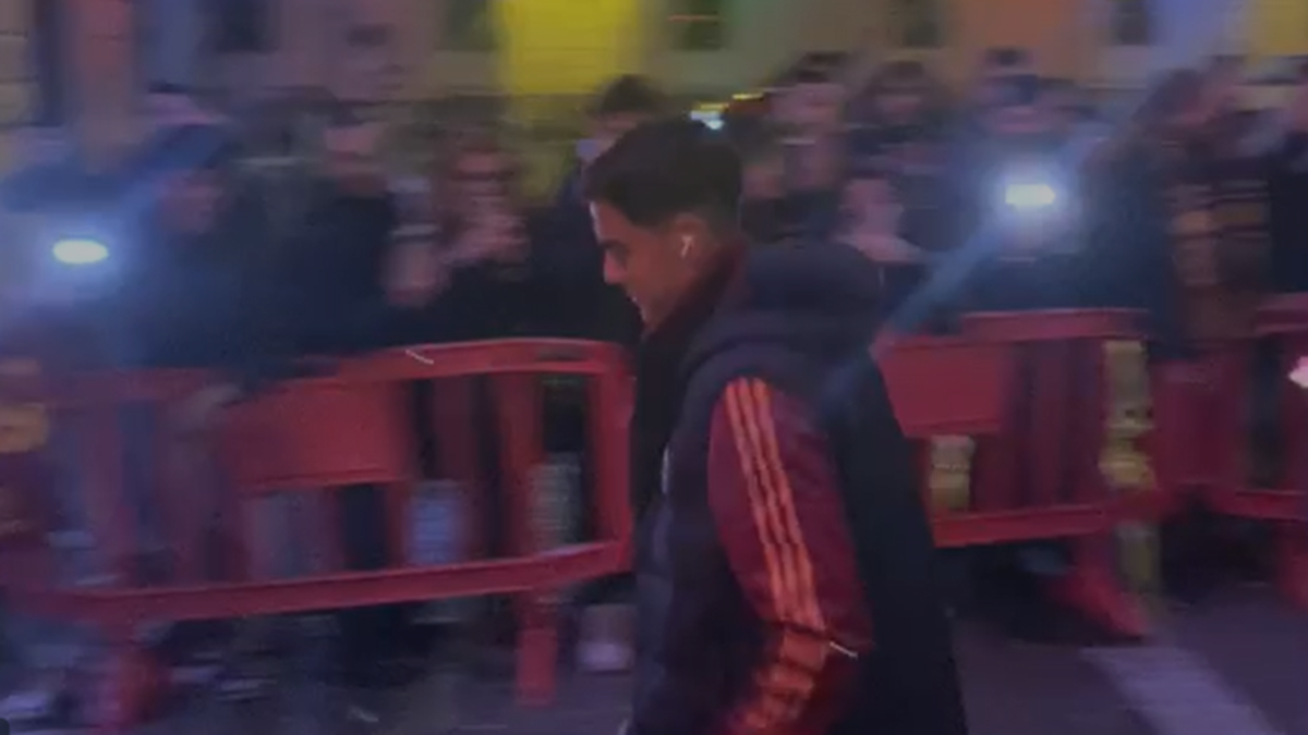 Juve Roma: giallorossi arrivati a Torino. L'accoglienza per il grande ex Dybala - VIDEO 36 dybala