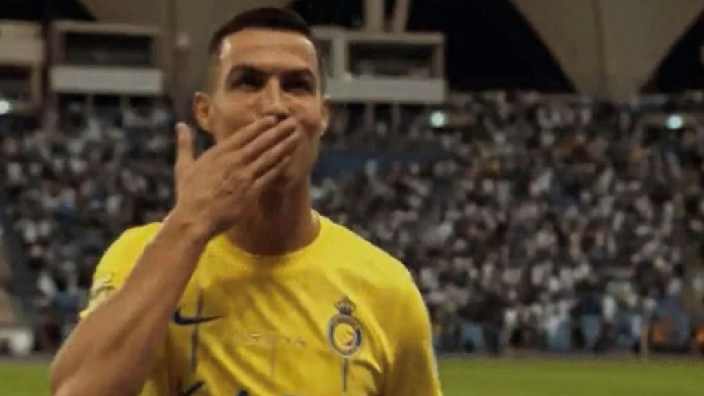 Ronaldo bacio tifosi messi