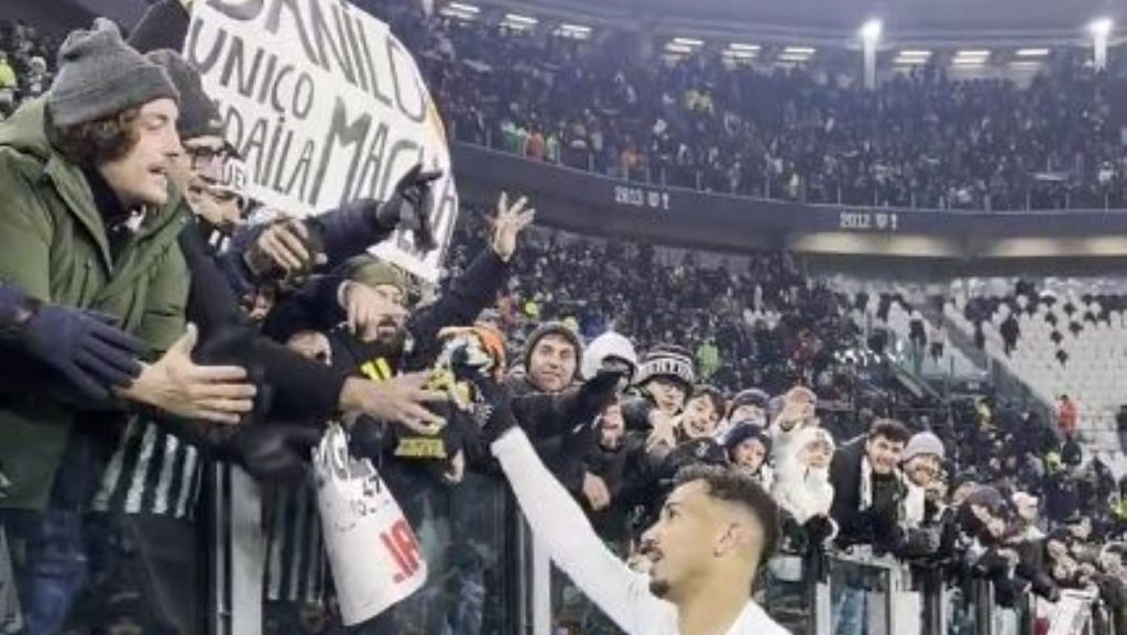 danilo juve sassuolo gesto