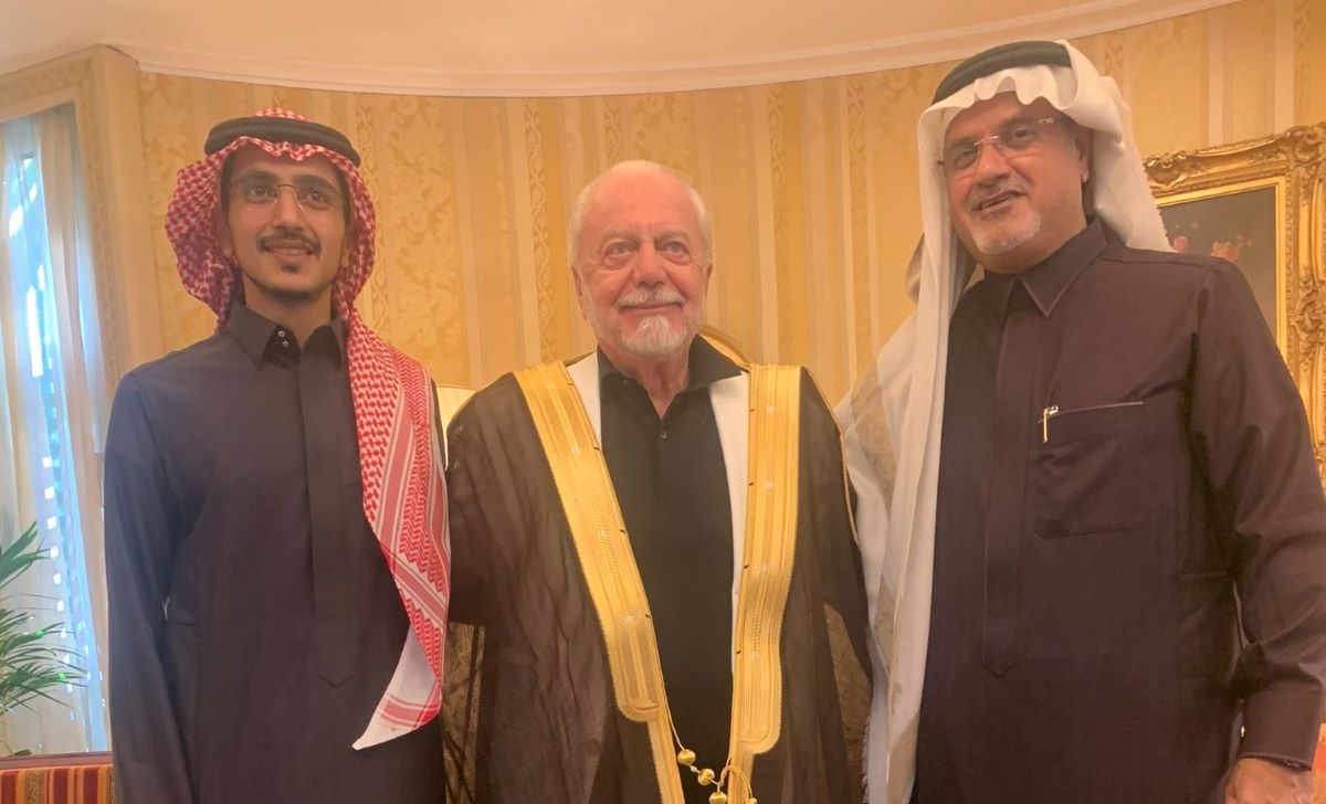 De Laurentiis si traveste da sceicco: «Grazie agli amici dell'Al-Shabab» - FOTO 36 de laurentiis sceicco twitter