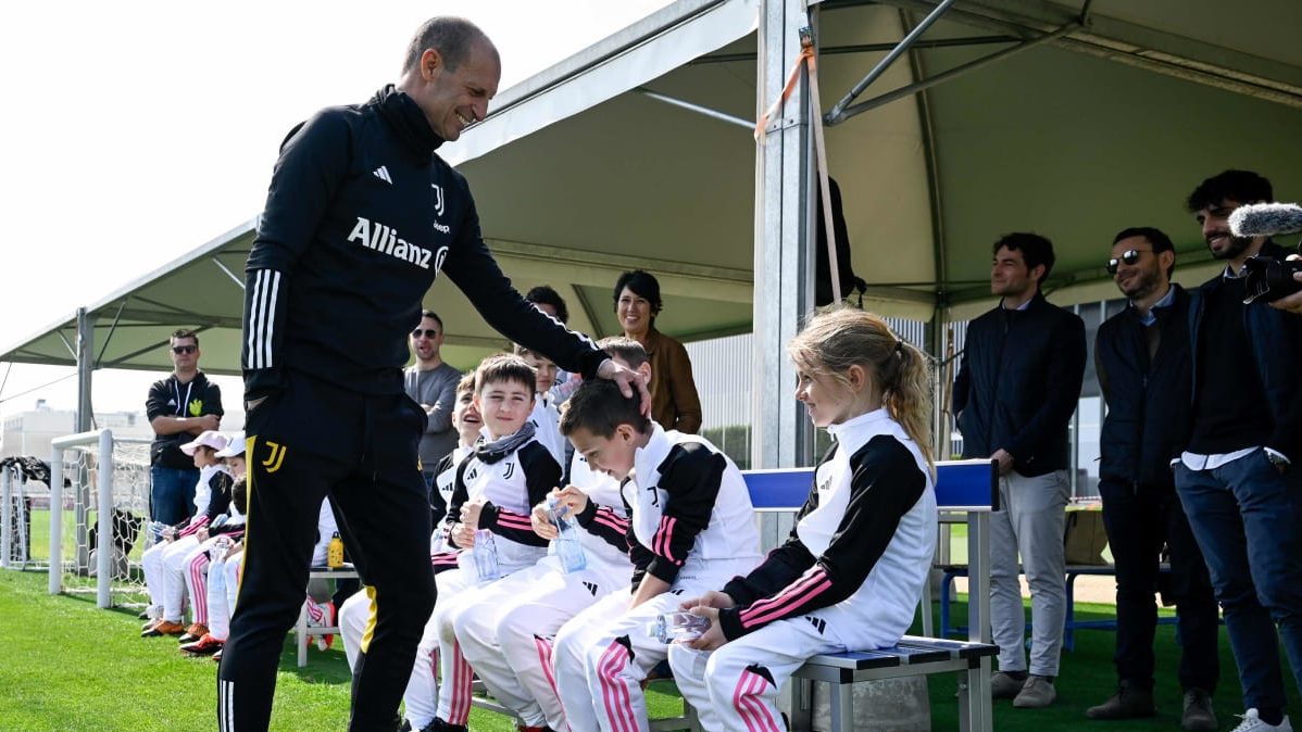 Allenamento Juve: i Junior Member incontrano i propri idoli in campo - GALLERY 36 r1rxkyculdhoxlepzupi e1711060034323