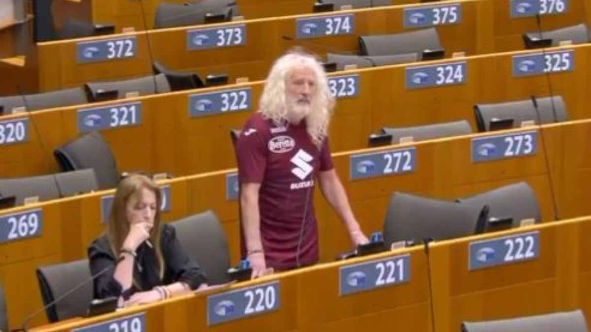 Incredibile al Parlamento Europeo: «In bocca al lupo al Toro per sabato. Juve me...a» - VIDEO 36 parlamento europeo torino juve