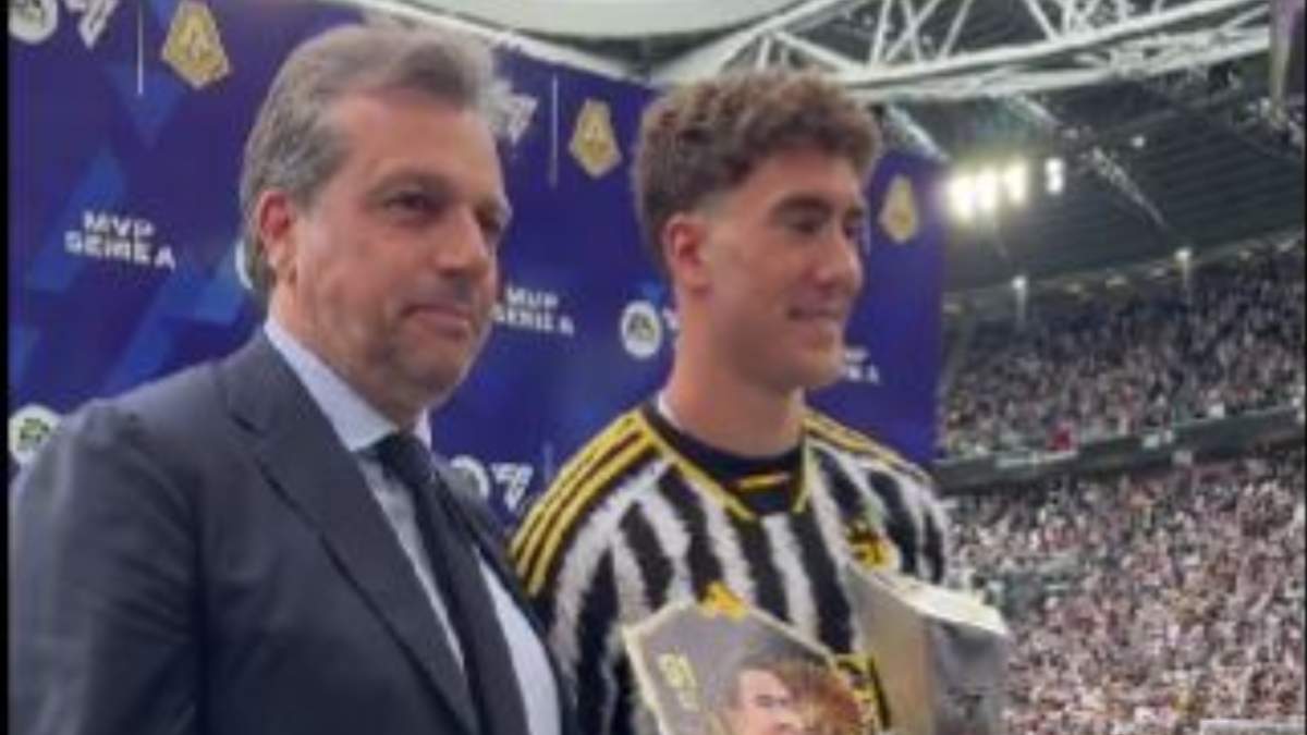 Vlahovic premiato prima di Juve-Monza: è il miglior attaccante della Serie A - VIDEO 36 Cattura 1 11