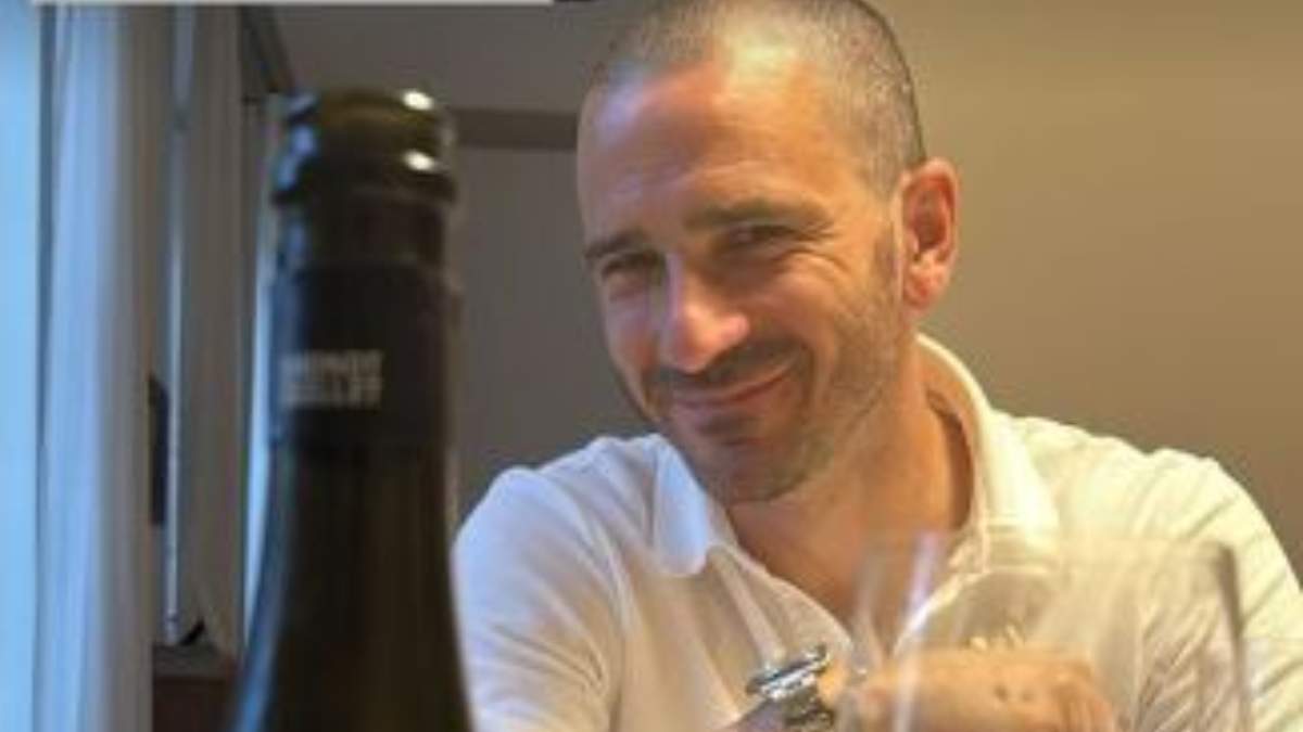 Perin riabbraccia Bonucci: la FOTO all'indomani del ritiro dell'ex capitano della Juve 36 bonucci perin