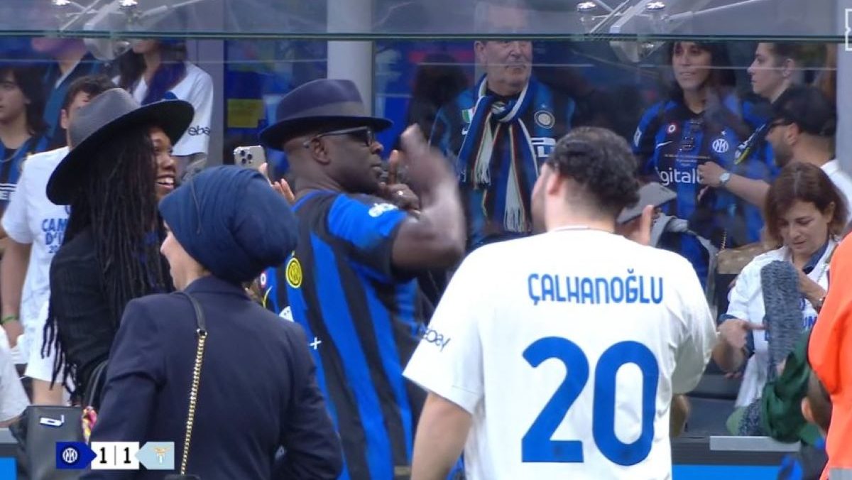 Thuram diventa interista: Lilian manda baci alla curva nella festa scudetto 36 lilian thuram inter
