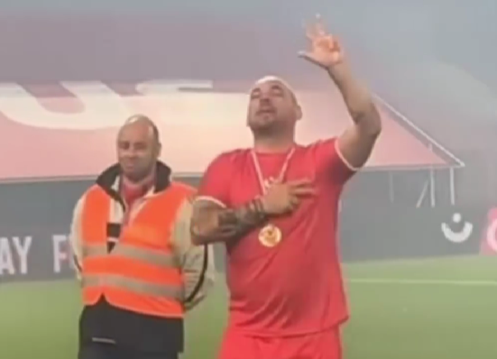Tifosi Juve cantano 'Chi non salta interista è' davanti a Sneijder: arriva la RISPOSTA dell'ex Inter! - VIDEO 36 Immagine 2024 06 04 184314
