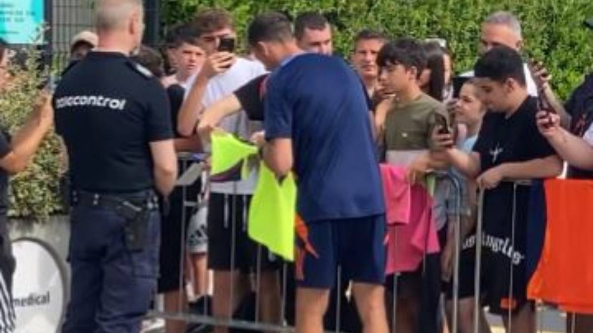 Thiago Motta al J Medical: il neo allenatore si ferma con TUTTI i tifosi presenti - VIDEO 36 thiago motta juve