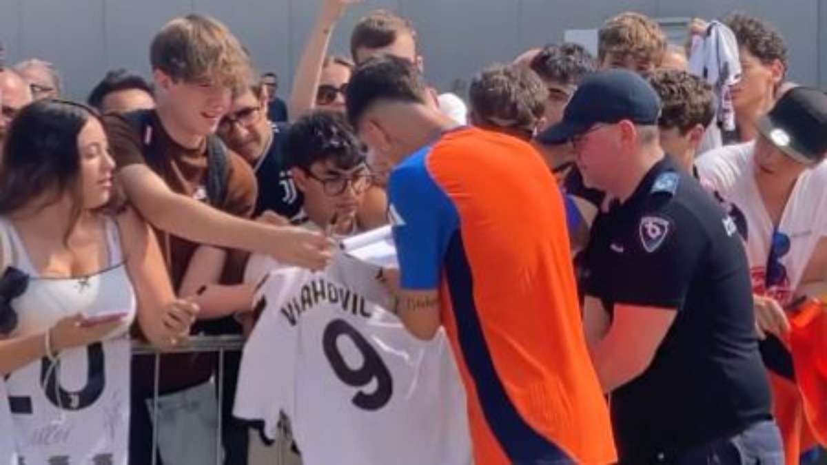 Soulé Juve, i tifosi lo acclamano all'uscita dal J Medical: «Uno di noi, devi giocare TITOLARE» - VIDEO 36 soule juve