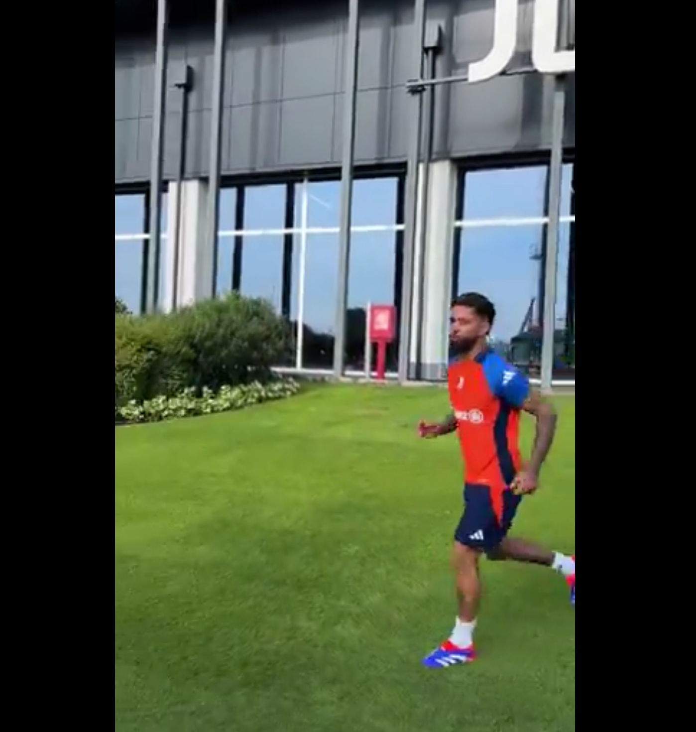 Allenamento Juve, prima seduta per DOUGLAS LUIZ con i nuovi compagni! VIDEO 36 Douglas Luiz Juve