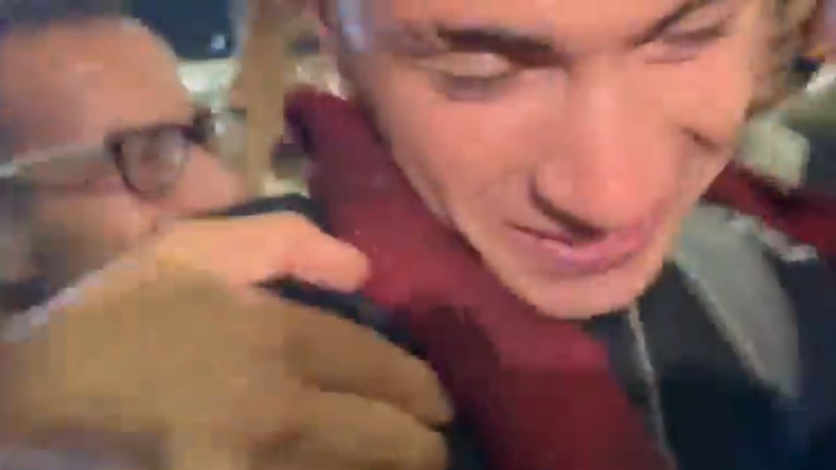 Soulé Roma, tifosi giallorossi impazziti: a Fiumicino parte il coro - VIDEO 36 soule tifosi roma