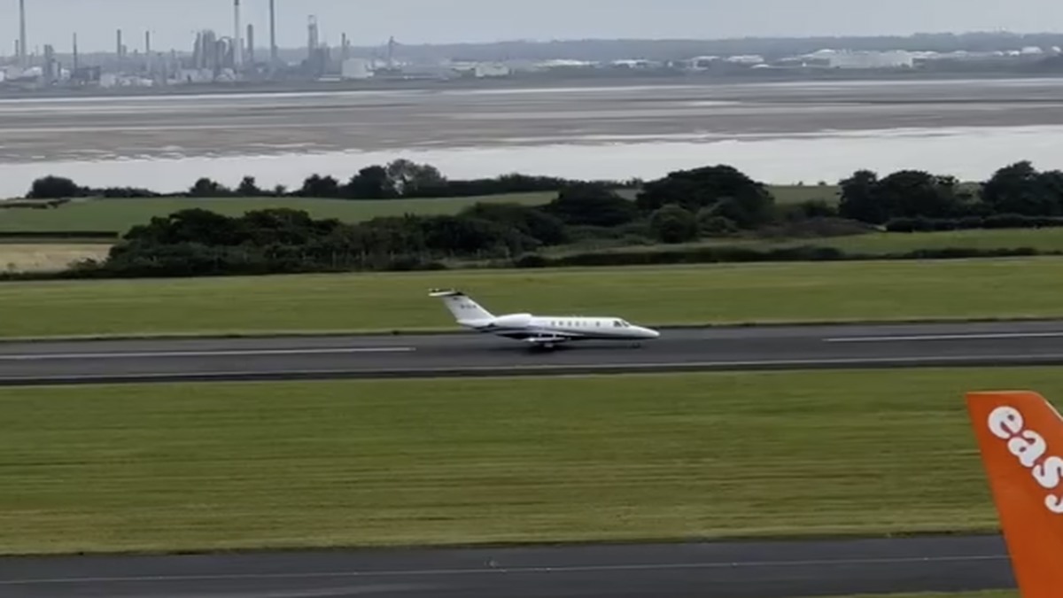 Chiesa Liverpool, l'esterno è ATTERRATO in Inghilterra: COMINCIA la nuova avventura dell'ex Juve - VIDEO 36 Aereo Chiesa