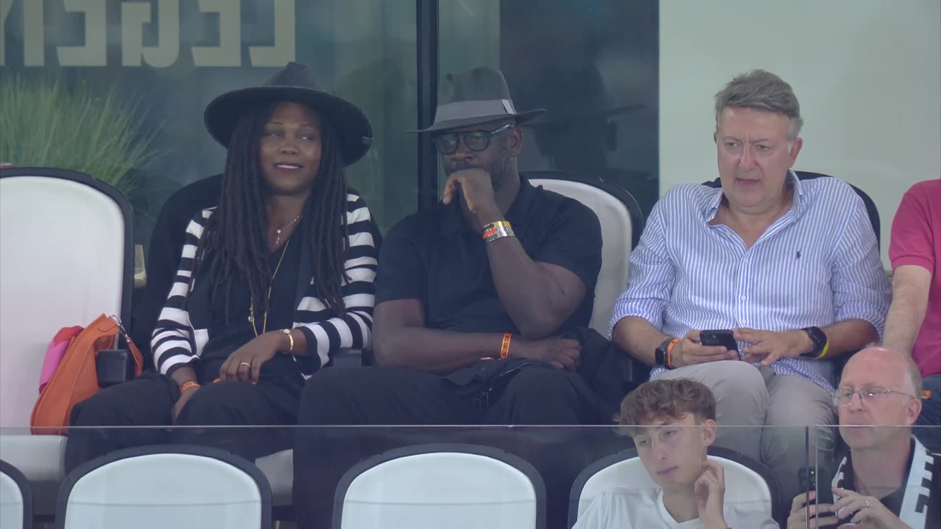 Thuram Juve, Lilian TORNA allo Stadium! I tifosi REAGISCONO così! - FOTO 36 GVXiNWGWIAE8bA3