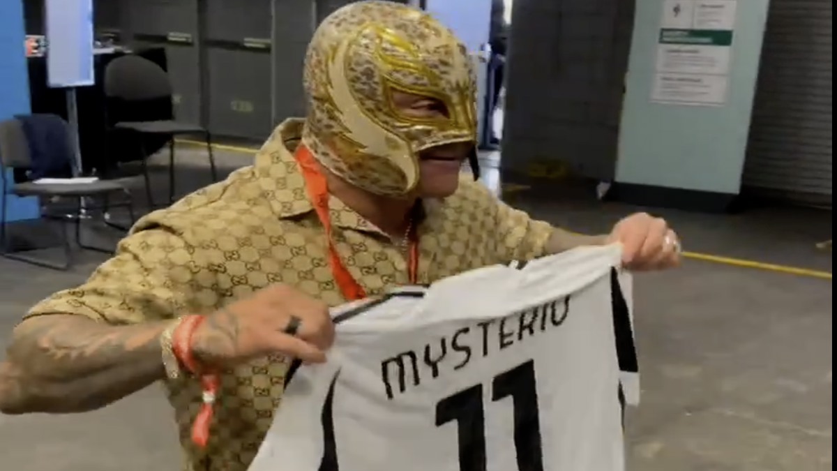 Rey Mysterio Juve, l'OMAGGIO del club al wrestler: lui RINGRAZIA così per quel regalo - VIDEO 36 Rey Mysteryo