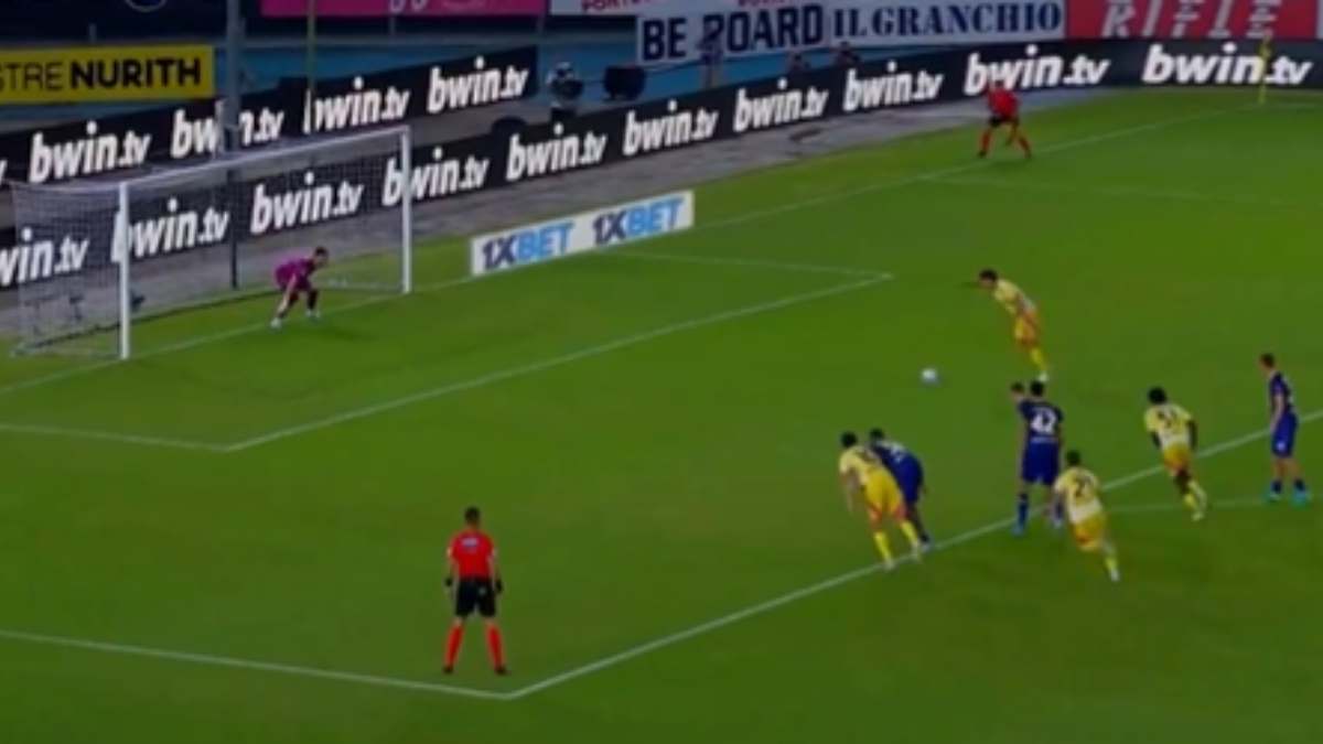 Doppietta Vlahovic: il bomber serbo NON SBAGLIA dal dischetto e fa 3-0 - VIDEO 36 rigore vlahovic juve