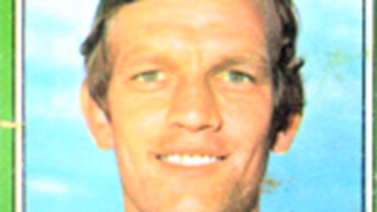 Morto Cesare Poli: il calcio piange la SCOMPARSA dello storico mediano. Ha giocato per Cagliari e Inter 36 Poli-Cesare