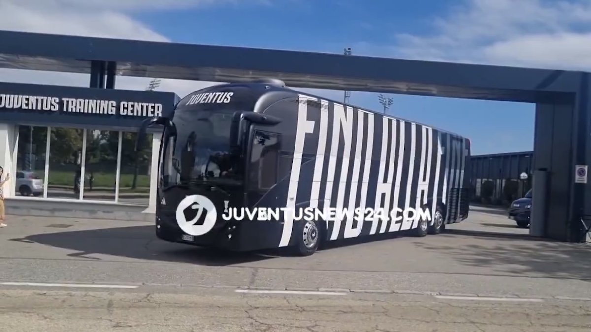 Juventus in partenza dalla Continassa: la squadra lascia Torino direzione Genova - VIDEO 36 pullman-juve