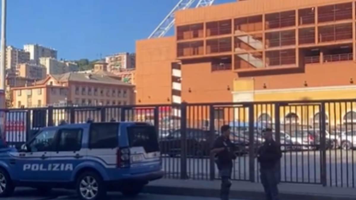 Genoa Juve: porte chiuse, camionette della Polizia e blindati. Ecco la SITUAZIONE fuori da Marassi - VIDEO 36 ferraris-marassi-genoa-juve