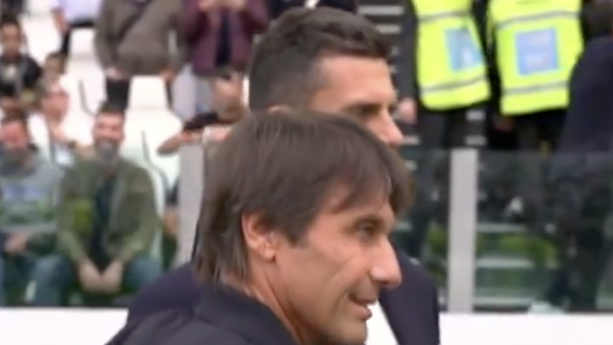 Juve Napoli, l'INCONTRO tra Thiago Motta e Conte fa SCATENARE i tifosi: ecco cosa è successo prima del match - VIDEO 36 Conte Thiago Motta