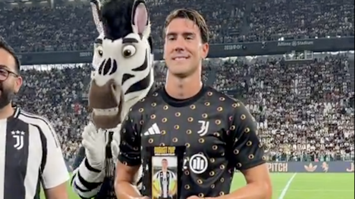 Vlahovic MVP bianconero di agosto: la PREMIAZIONE allo Stadium prima di Juve Roma- VIDEO 36 Vlahovic