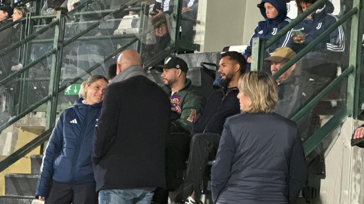 Douglas Luiz a Biella per Juventus Women-Bayern Monaco: il brasiliano in tribuna per la sua Alisha Lehmann - FOTO 36 douglas luiz