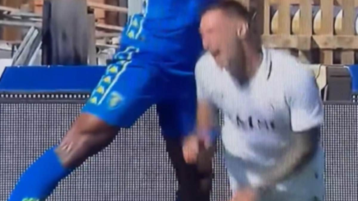 Rigore Napoli, la decisione di arbitro e Var scatena nuove polemiche. Il contatto su Politano - VIDEO 36 rigore napoli