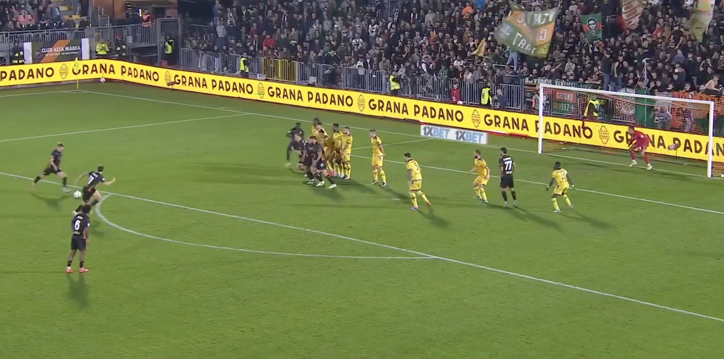 Gol Nicolussi Caviglia, perla dell'ex Juve in Venezia Udinese: il VIDEO della rete clamorosa 36 gol nicolussi caviglia