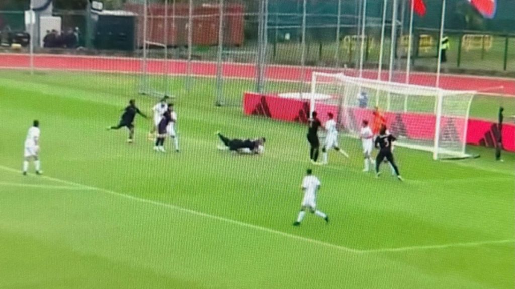 Juventus Next Gen Avellino: Poli tirato giù in area, niente rigore per i bianconeri! L'episodio scatena le proteste in campo - FOTO 38 rigore-poli-juventus-next-gen-avellino