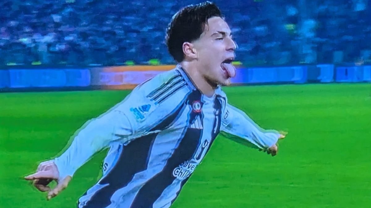 Yildiz omaggia Del Piero: esultanza con linguaccia nel giorno del 50esimo compleanno dell'ex capitano. Il VIDEO fa impazzire i tifosi 36 yildiz esultanza