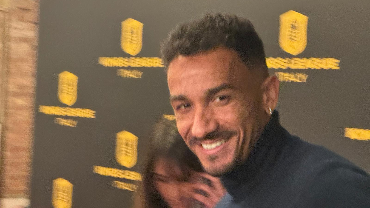 Danilo è presente al draft di Kings League! Le IMMAGINI dell'arrivo del capitano bianconero al Teatro Regio 36 Danilo