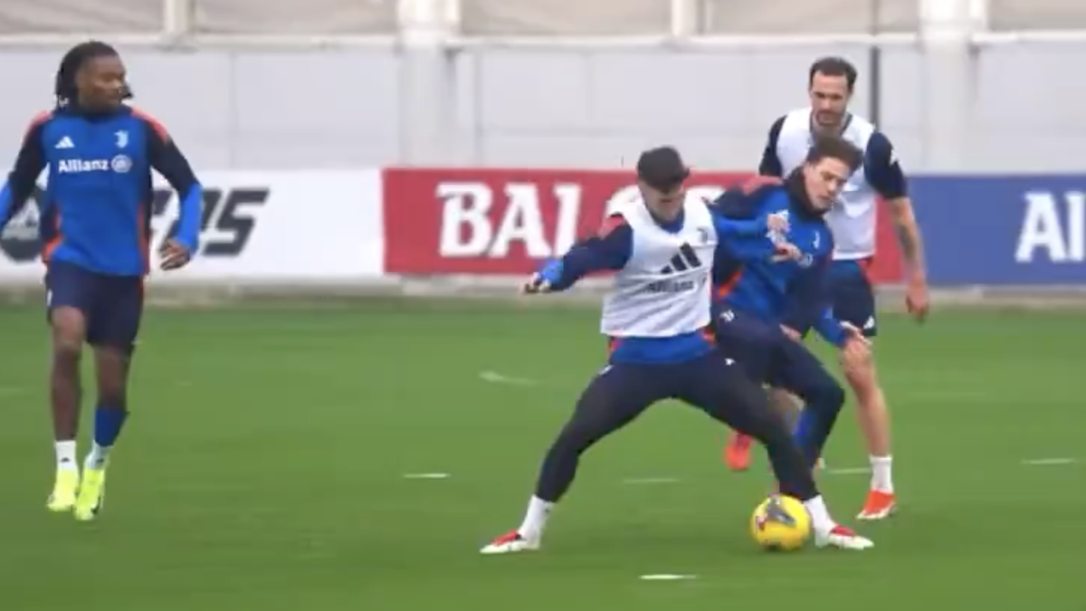 Adzic sgasa in allenamento, il talento montenegrino incanta i tifosi bianconeri così: il VIDEO è virale 36 adzic juve