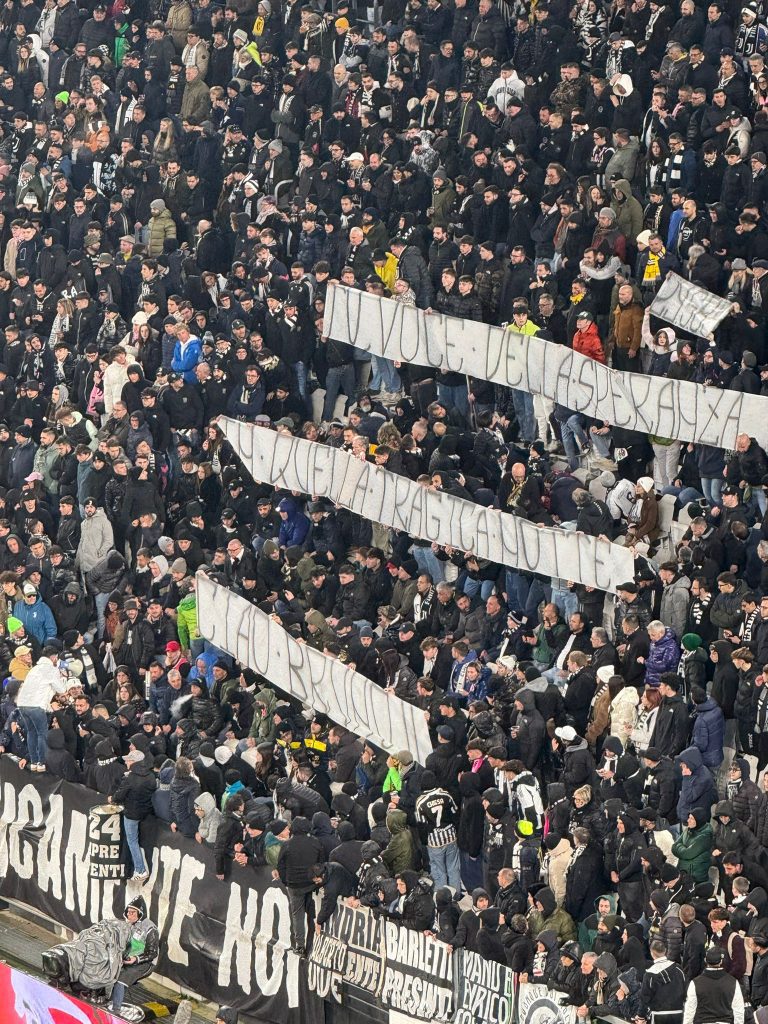 Bruno Pizzul omaggiato dall'Allianz Stadium: lo striscione esposto in avvio di Juve Atalanta - FOTO 37 bruno pizzul