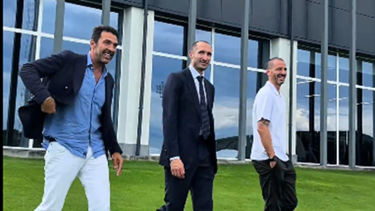 Chiellini racconta il suo rapporto coi giocatori della Juve: «Tengo un po’ di distanza e dico ciò che penso, ma ascoltano ogni mia parola perché…»