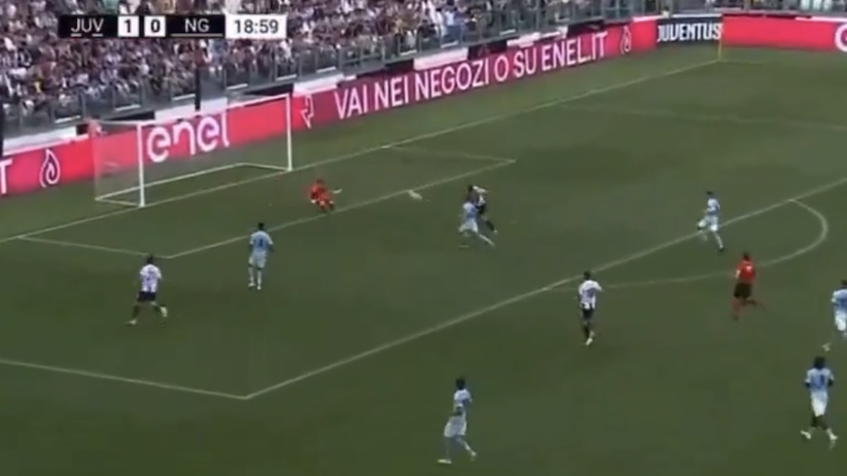 Vlahovic fischiatissimo dal pubblico dello Stadium: i tifosi non gli perdonano questo errore da pochissimi passi - VIDEO 36 Vlahovic