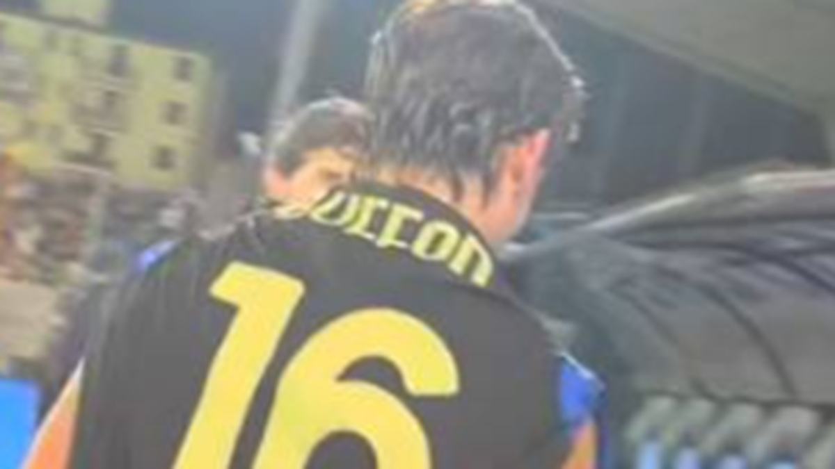 Dybala con la maglietta...di Buffon! Siparietto dopo Pisa Roma con il figlio di Gigi, tanta nostalgia per i tifosi della Juve - FOTO 36 dybala