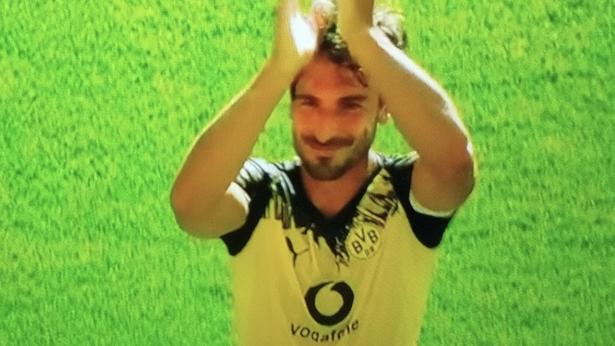 Hummels saluta il calcio: emozione, applausi e pasillo de honor nell'uscita del campo in Borussia Dortmund Juve - VIDEO 36 hummels
