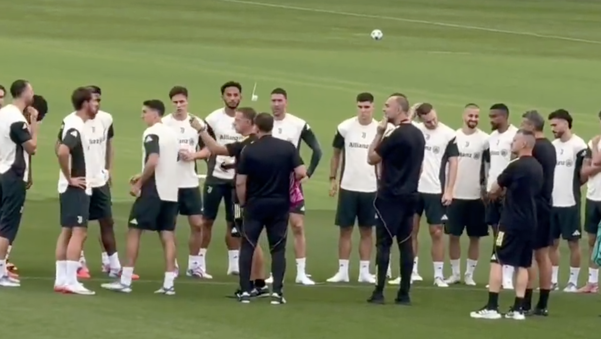 Allenamento Juve: quando scendono in campo i bianconeri alla vigilia del Villarreal. Reso noto l'orario della rifinitura al JTC prima della partenza per la Spagna 36 allenamento juve