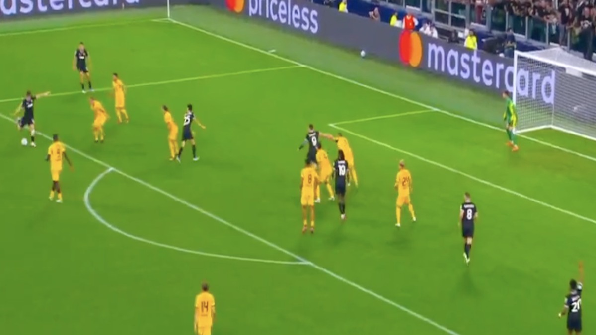 Gol Yildiz, la perla alla Del Piero! L'ha rifatto di nuovo: il 10 della Juve pareggia momentaneamente contro il Borussia Dortmund 36 gol yildiz