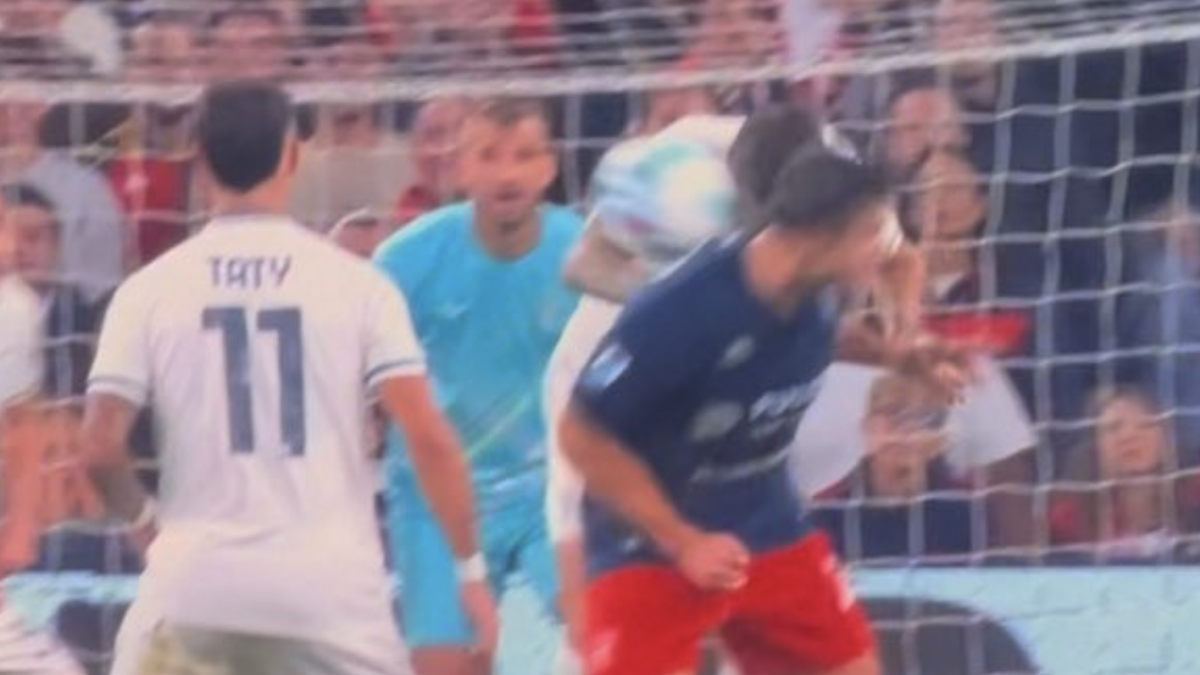 Moviola Genoa Lazio, il VAR corregge Ayroldi: revocato il rigore per il tocco di Romagnoli molto simile a quello di Joao Mario... Cosa è successo - FOTO 36 romagnoli