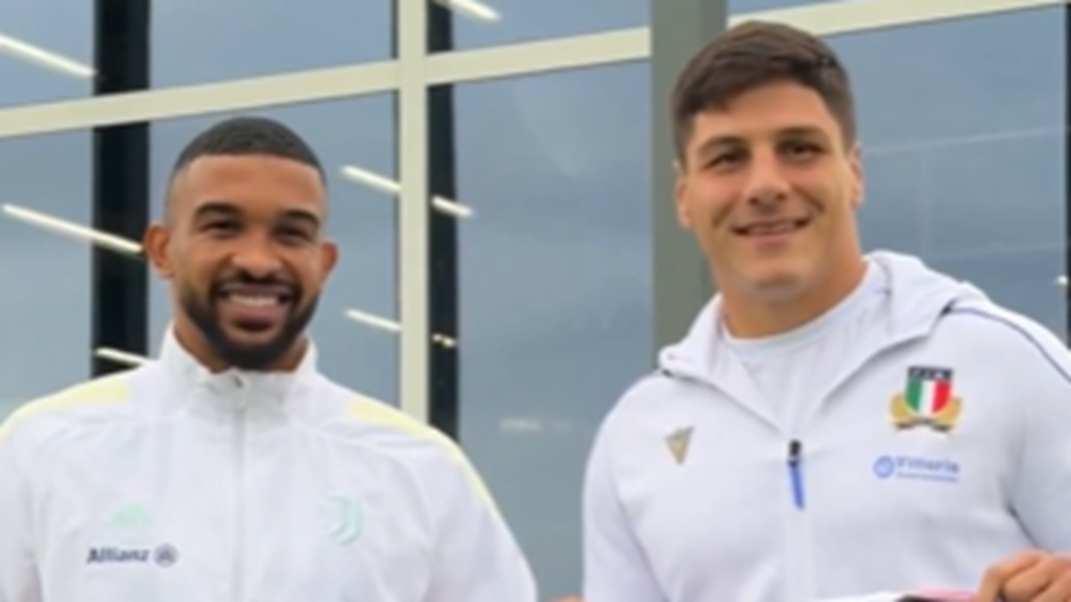 juventus guarda chi si vede alla continassa visita dell8217italrugby scambio di maglie tra brex e bremer cosa 232 successo 8211 video