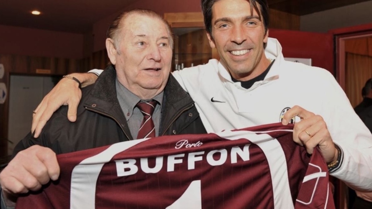 Morte Lorenzo Buffon, il mondo del calcio piange il mito del Milan: addio a 95 anni, era parente dell'ex juventino Gigi 36 Lorenzo Buffon