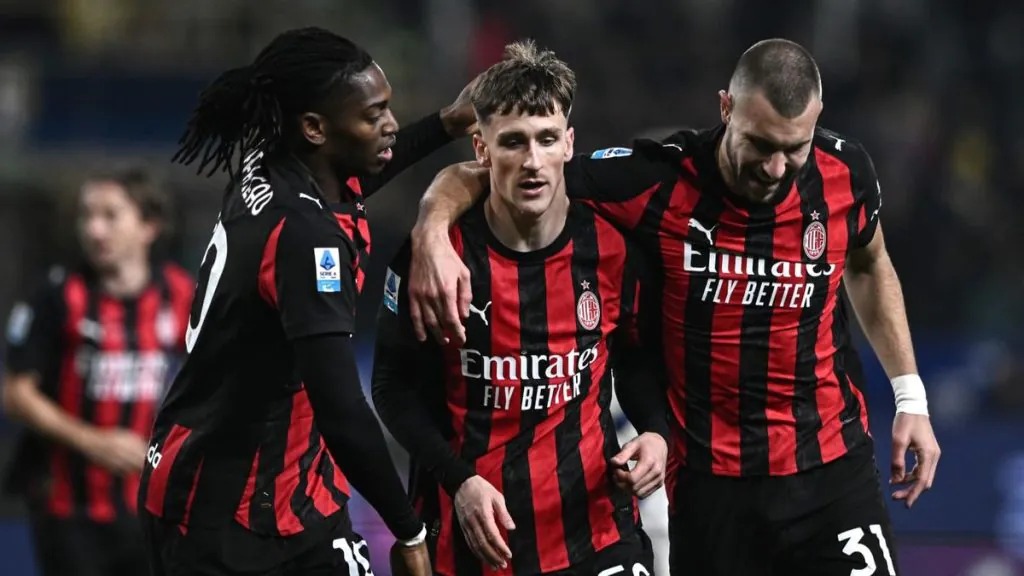 Parma Milan 2 2, rossoneri illusi dal doppio vantaggio: Delprato completa la rimonta. Stop per Allegri in classifica Parma Milan 2 2, rossoneri illusi dal doppio vantaggio: Delprato completa la rimonta. Stop per Allegri in classifica