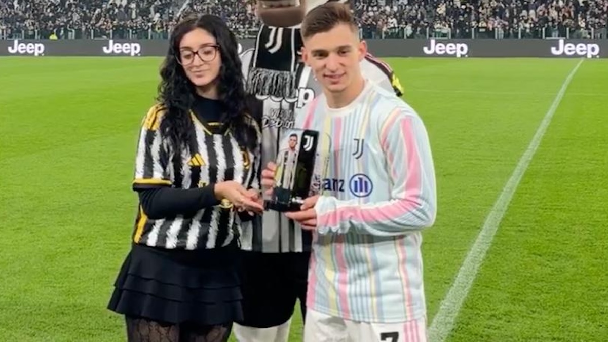 Conceicao MVP Juve del mese di ottobre: il portoghese premiato allo Stadium prima del derby della Mole – VIDEO Conceicao MVP Juve del mese di ottobre: il portoghese premiato allo Stadium prima del derby della Mole – VIDEO